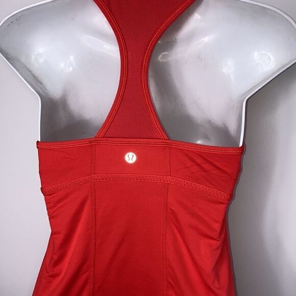 LuLulemon Tank Top With Built in Bra Woman’s Size 4 - Picture 4 of 6
